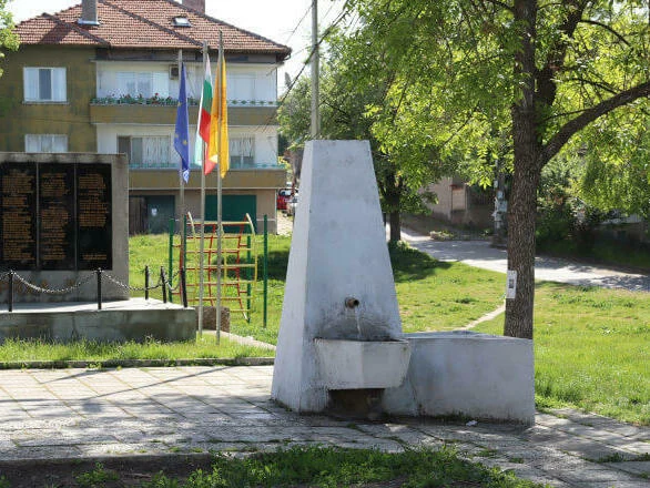 Нитрати над нормата във водата от две обществени чешми